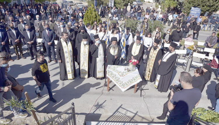 ΜΕ ΛΑΜΠΡΟΤΗΤΑ Η ΕΠΕΤΕΙΟΣ ΤΟΥ ΟΛΟΚΑΥΤΩΜΑΤΟΣ ΑΡΚΑΔΙΟΥ Τα Ανώγεια τίμησαν τον (δικό τους) πυρπολητή της πυριτιδαποθήκης