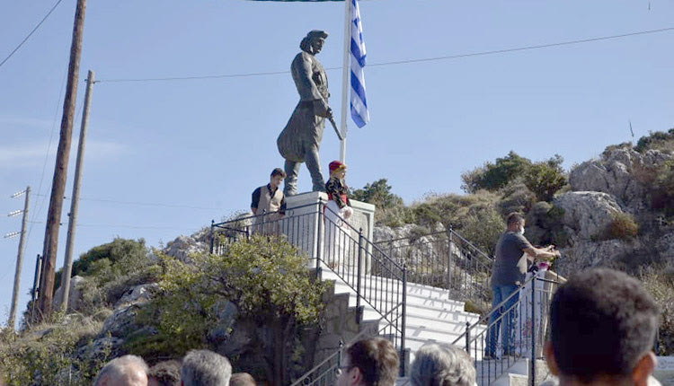 ΜΕ ΛΑΜΠΡΟΤΗΤΑ Η ΕΠΕΤΕΙΟΣ ΤΟΥ ΟΛΟΚΑΥΤΩΜΑΤΟΣ ΑΡΚΑΔΙΟΥ Τα Ανώγεια τίμησαν τον (δικό τους) πυρπολητή της πυριτιδαποθήκης