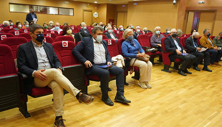 ΣΗΜΑΝΤΙΚΗ ΗΜΕΡΙΔΑ ΑΠΟ ΤΟΝ ΔΗΜΟ ΗΡΑΚΛΕΙΟΥ Οι αγώνες των Κρητών και ο λόγος των δημιουργών