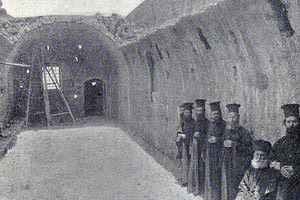 ΦΩΤΟΗΜΕΡΑΣ: 1898, λίγα χρόνια μετά την έκρηξη στο Αρκάδι. Φωτογραφία Marcin Czerminski.