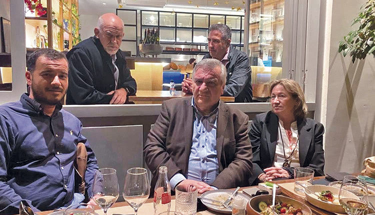 Δεν ξέρει κανένας πόσο τυχαία ήταν η συνάντηση του Χάρη Καστανίδη με τον Γιώργο Παπανδρέου σε ταβέρνα στο Ηράκλειο.