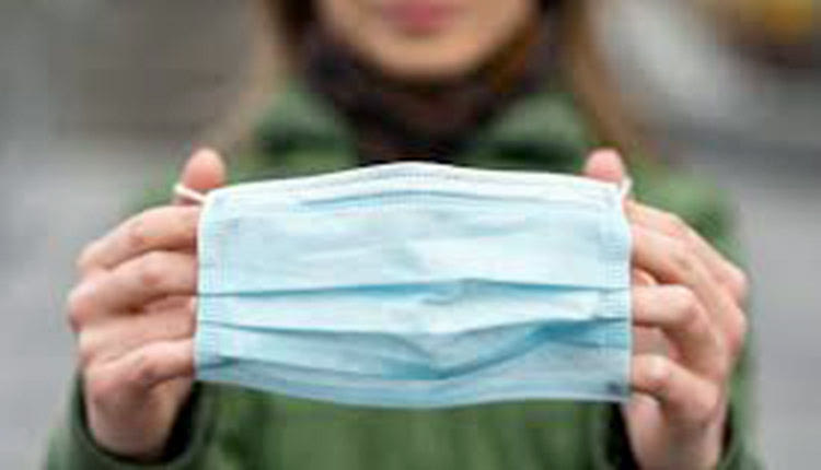 Η απόλυτη γελοιοποίηση του κράτους με τις μάσκες