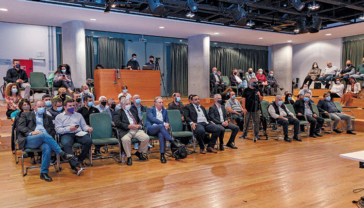 Σε πανηγυρικό κλίμα οι υπογραφές