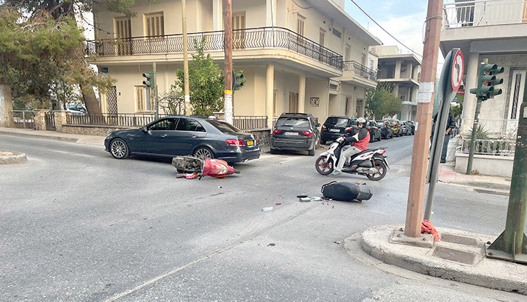 ΤΡΟΧΑΙΟ: Η μηχανή κόπηκε στα δύο