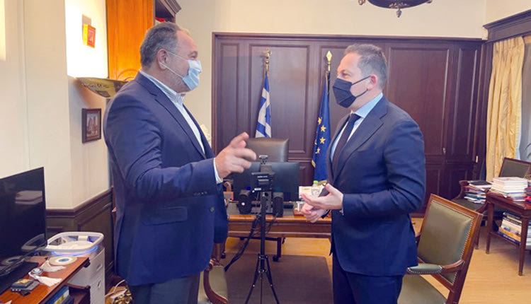 Δεν ήρθε ο Πέτσας στην Κρήτη, πήγε ο Κουράκης στην Αθήνα.