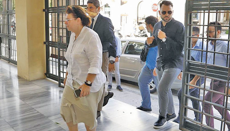 Για τις 17 Νοεμβρίου έχει προγραμματίσει την επίσκεψή της στην Κρήτη η υπουργός Πολιτισμού Λίνα Μενδώνη για να δει από κοντά τι γίνεται με τα μνημεία μετά τον μεγάλο σεισμό της 27ης Σεπτεμβρίου και πώς πάνε τα έργα που είχε υποσχεθεί να δρομολογηθούν.