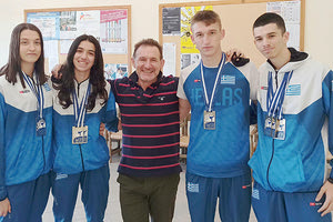 Οι αθλητές της Χερσονήσου με τα μετάλλιά τους