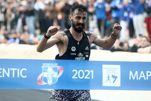 ΜΑΡΑΘΩΝΙΟΣ ΑΘΗΝΩΝ: Ρεκόρ 17 ετών κατέρριψε ο Γκελαούζος