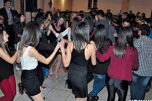 «Βόμβες» οι μαθητικές χοροεσπερίδες 