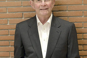 Πέθανε ο συγγραφέας Γουίλμπουρ Σμιθ