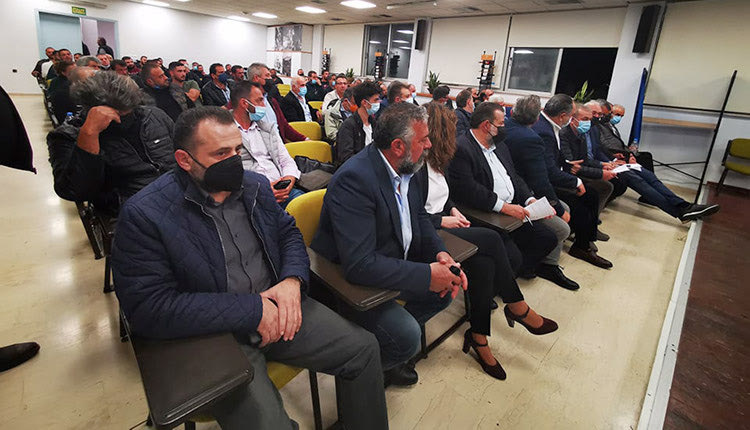 Δυναμική απάντηση ετοιμάζουν στην Κυβέρνηση οι αγρότες της Κρήτης, που αποφάσισαν χθες βράδυ κατάληψη επ’ αόριστο στα γραφεία του ΟΠΕΚΕΠΕ, και την ίδια ώρα ζητούν συνάντηση με τον ίδιο τον πρωθυπουργό κ. Μητσοτάκη μετά το ναυάγιο των επαφών που προηγήθηκαν στην Αθήνα.