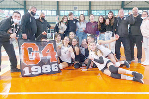 Η ομάδα νεανίδων του ΟΦΗ πανηγύρισε την πρόκριση στον τελικό