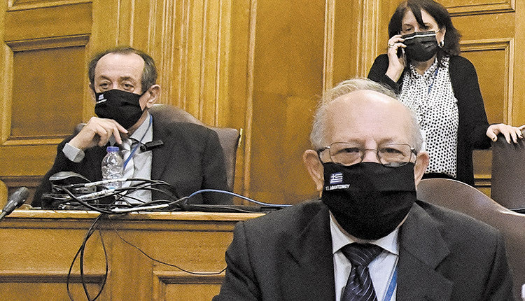 Ο κ. Τζουλάκης που  παραμένει πρόεδρος  και πίσω του ο κ. Ράλλης