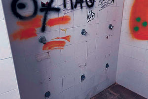 Για δεύτερη φορά οι δημοτικές τουαλέτες έγιναν στόχος βανδάλων