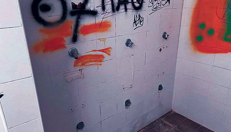 Για δεύτερη φορά οι δημοτικές τουαλέτες έγιναν στόχος βανδάλων