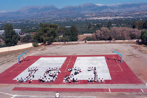 Τα παιδιά σχημάτισαν με τα σώματά τους το 1821