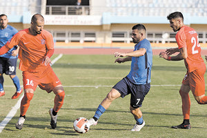 «Αν δώσουμε το 100% θα πάρουμε τη νίκη», λέει ο Νίκος Βρεττός (δεξιά από το ματς με τον Διαγόρα) για το σημερινό παιχνίδι με Ζάκυνθο