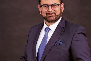 Ο καλλιτεχνικός διευθυντής του ΠΣΚΗ και Αρχιμουσικός της παραγωγής Μύρων Μιχαηλίδης