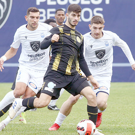 Ο Βουτσάς σε μία προσπάθειά του από το ματς του Σαββάτου