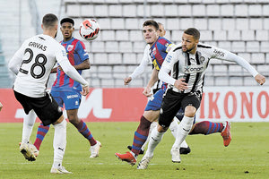 Καστάνιος και Γρίβας μπήκαν αλλαγή στο δεύτερο ημίχρονο