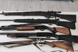 Τα όπλα που βρήκε η ΕΛ.ΑΣ.