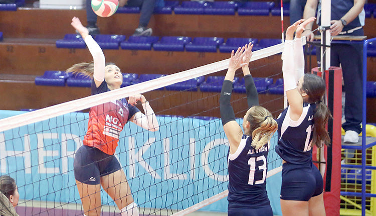  Φάση από το παιχνίδι ΑΘΛΕΣΗ - Κύδων στις γυναίκες