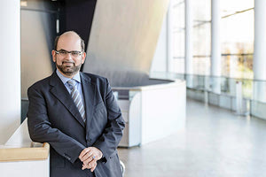 Ο ΚΑΛΛΙΤΕΧΝΙΚΟΣ ΔΙΕΥΘΥΝΤΗΣ ΤΟΥ ΠΣΚΗ ΚΑΙ ΑΡΧΙΜΟΥΣΙΚΟΣ ΜΥΡΩΝ ΜΙΧΑΗΛΙΔΗΣ ΜΙΛΑ ΣΤΗΝ “Π”