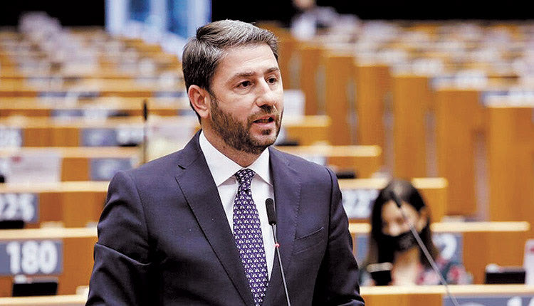 Στηρίζουν Νίκο Ανδρουλάκη δέκα ιστορικά στελέχη του ΠΑΣΟΚ από την Κρήτη.