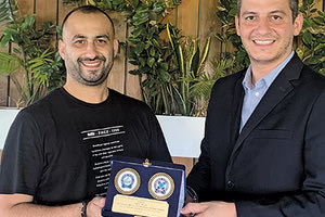 Συνάντηση είχε ο πρόεδρος της Ένωσης Αστυνομικών Υπαλλήλων νομού Λασιθίου, Γεώργιος Καρτσάκης, με τον Χάρη Χατζάκη εκπρόσωπο της εταιρείας FMS STORES, της HASP HELLAS S.A.