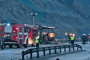 ΒΑΡΥ ΠΕΝΘΟΣ ΣΤΗ ΒΟΡΕΙΑ ΜΑΚΕΔΟΝΙΑ Πύρινος τάφος με 46 νεκρούς σε τουριστικό λεωφορείο