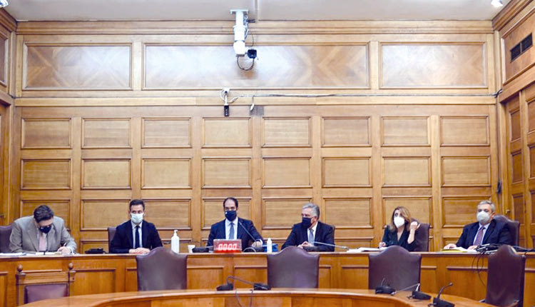 Μπορεί ο ΣΥΡΙΖΑ και η αντιπολίτευση να ζήτησαν διακομματικό προεδρείο, αλλά αυτό δεν έγινε δεκτό από τη ΝΔ.
