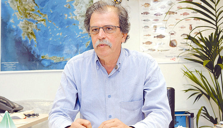 Ένας χρόνος πέρασε από τον θάνατο του πρώτου διευθυντή του Ενυδρείου Κρήτης και το ΕΛΚΕΘΕ αποφάσισε, ως ελάχιστη ένδειξη τιμής και αναγνώρισης του έργου του, η κεντρική αίθουσα πολλαπλών χρήσεων του Ενυδρείου Κρήτης να ονομαστεί «Αίθουσα Μιχάλη Παπαδάκη».