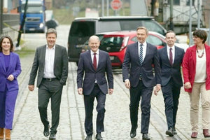 Κομβικός ο ρόλος της Μπέρμποκ που στηρίζει σθεναρά τις ελληνικές θέσεις στην κυβέρνηση Σολτς