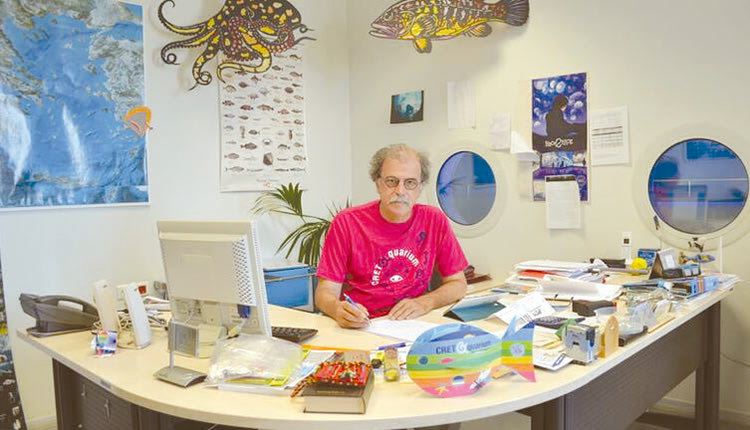 Άνθρωποι από τον χώρο της επιστήμης και όχι μόνο θέλουν να τιμήσουν τη μνήμη του για χρόνια διευθυντή του Ενυδρείου Κρήτης οικονομικού προϊσταμένου του ΕΛΚΕΘΕ, Μιχάλη Παπαδάκη