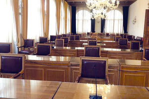 Επιστροφή στα έδρανα της αίθουσας Ελ. Βενιζέλος της Λότζια για τα μέλη του Δημοτικού Συμβουλίου