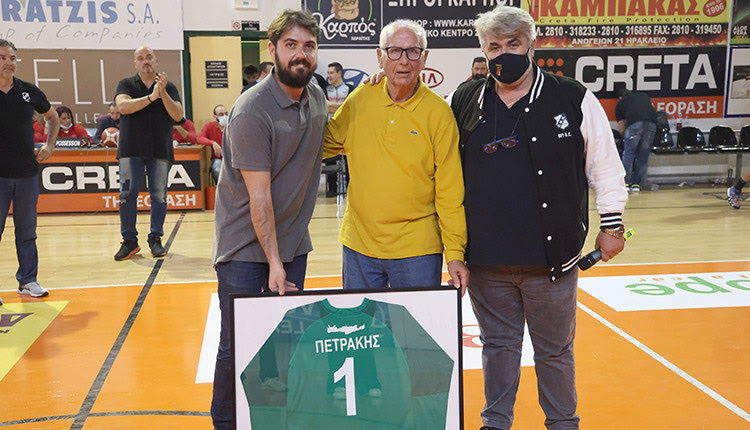 Τον Βαγγέλη και τον Αλέξη Πετράκη τίμησε η διοίκηση του ΟΦΗ 
