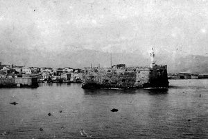 ΦΩΤΟΗΜΕΡΑΣ: Ο ΜΕΓΑΛΟΣ και ο μικρός Κούλες, σε μια φωτογραφία τραβηγμένη απ’ έξω. (MARAGIANNIS CANDIE)