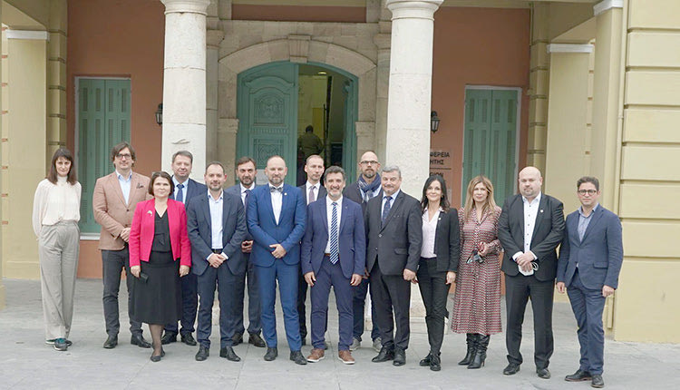 Αδελφοποίηση Περιφερειών Κρήτης και Τρνάβα της Σλοβακίας