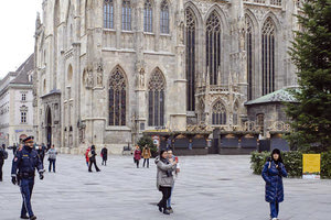 Πρόστιμο μέχρι και... 7.200 ευρώ! Λέμε για το… κατοστάρικο και το πρόστιμο που αποφασίστηκε στην Ελλάδα. Στην Αυστρία να δείτε