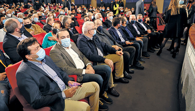 Εκπρόσωποι  της Αυτοδιοίκησης και πρώην βουλευτές  στο πλευρό Ανδρουλάκη