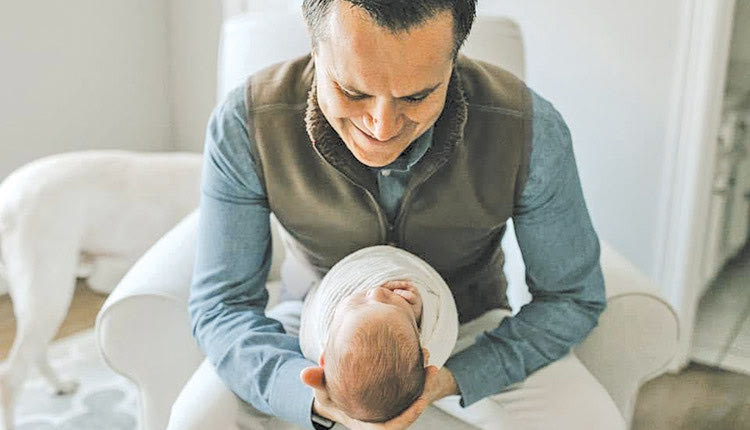 Ο αναπληρωτής καθηγητής Επεμβατικής Καρδιολογίας Κώστας Χαριτάκης και η σύζυγός του Κρίστη έφεραν στη ζωή πρόσφατα ένα υγιέστατο αγοράκι