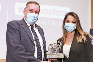 Η Ευλαμπία Ρέβη τιμήθηκε από τον ΠΣΑΤ και το βραβείο έδωσε ο πρόεδρος της Ε.Ο.Ε. κ. Καπράλος