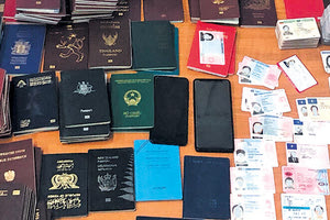 ΤΕΘΗΚΑΝ ΣΕ ΔΙΑΘΕΣΙΜΟΤΗΤΑ Αστυνομικοί από την Κρήτη στο κύκλωμα