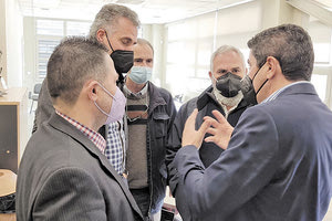 Ο Αυγενάκης με παράγοντες του μπάσκετ στο Αρκαλοχώρι