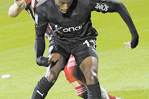 Καμάο και Ρέαμπτσιουκ σε φάση από το ματς