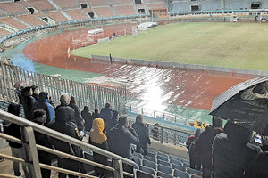 Ακάλυπτοι... στη βροχή οι φίλαθλοι