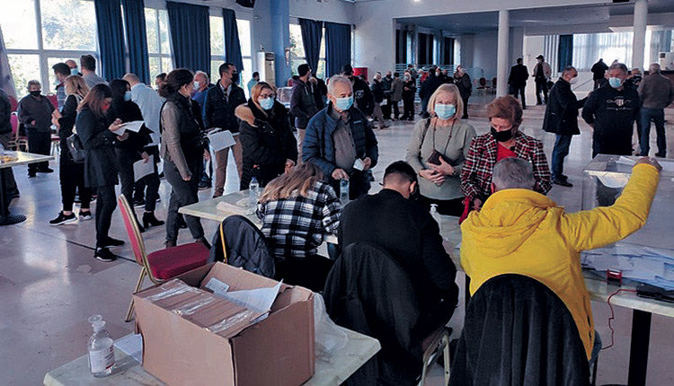 Πάνω από 270.000 υπολογίζεται ότι ψήφισαν  στην εσωκομματική διαδικασία