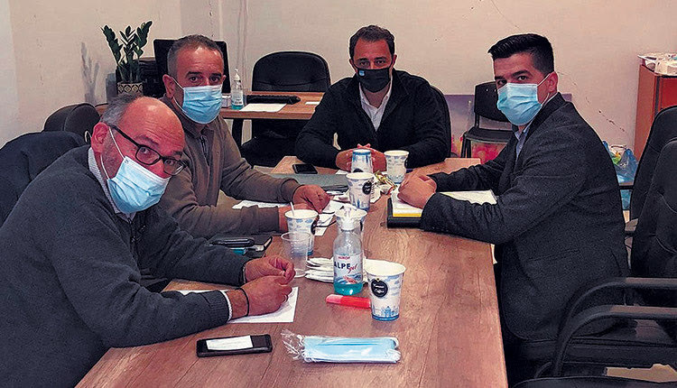 Συνάντηση Σενετάκη με τους σεισμοπαθείς