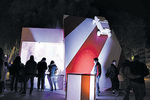 ΦΩΤΑΓΩΓΗΘΗΚΕ ΤΟ ΒΡΑΔΥ ΤΗΣ ΠΑΡΑΣΚΕΥΗΣ Eμβολιαστικό κέντρο μέσα στο Χριστουγεννιάτικο Κάστρο