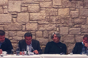 «Η Συμφιλίωση»…  γέμισε  από κόσμο το καφέ Μαρίνα   το βράδυ της Παρασκευής,  3 Δεκεμβρίου.